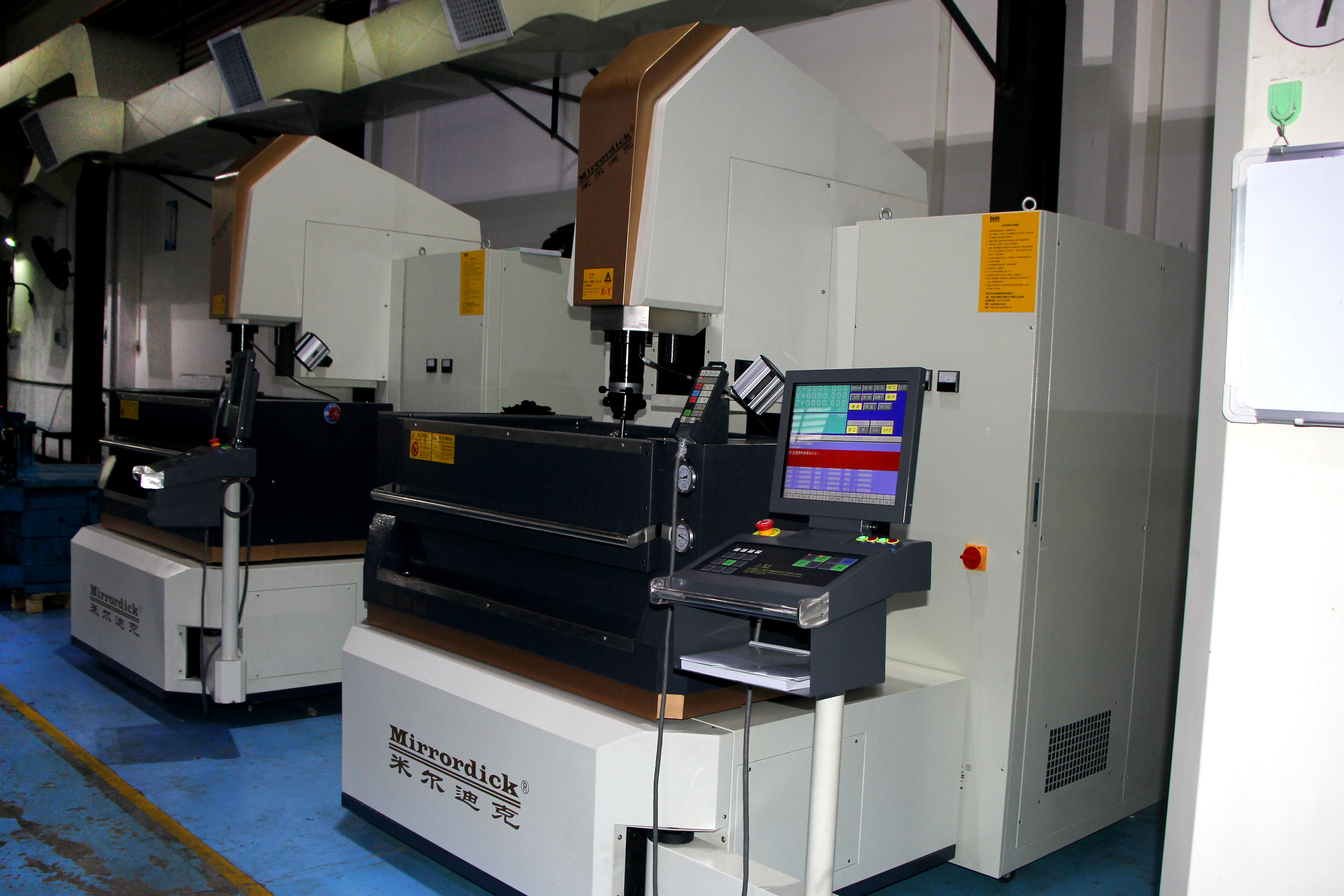 旭錦塑膠模具-鏡面火花機 旭錦塑膠模具-鏡面火花機