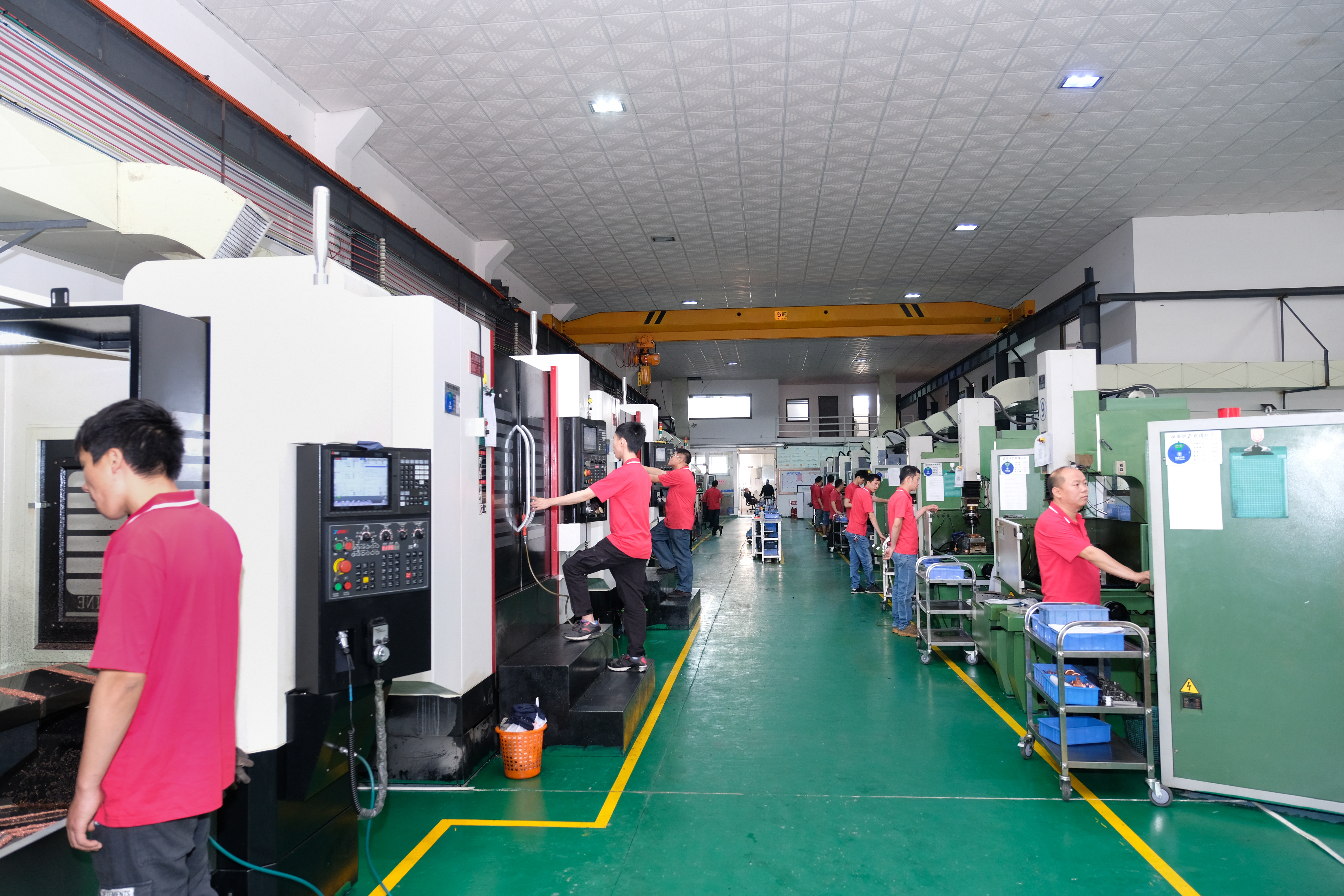 旭錦注塑模具車間電腦鑼設備一角 旭錦注塑模具車間電腦鑼設備一角